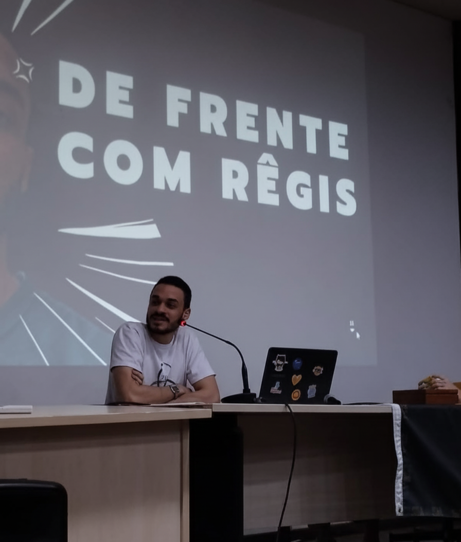 Gabriel Regis em palestra — De Frente Com Rêgis
